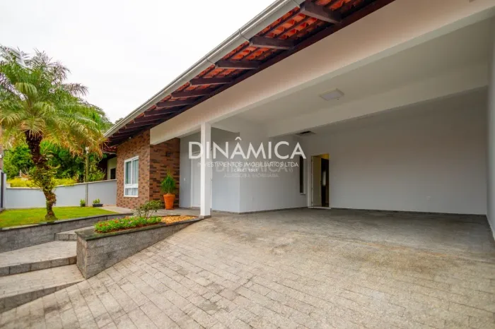 Casa Recém-Reformada e Semimobiliada à Venda na Escola Agrícola