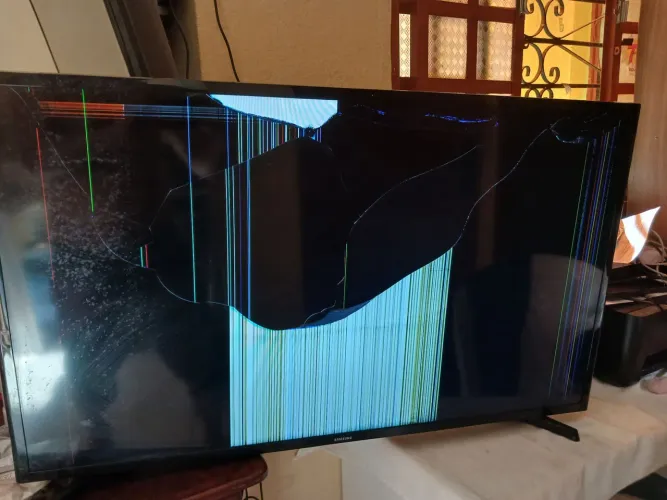 Tv Samsung 43 com defeito
