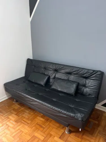 Sofá cama de couro 