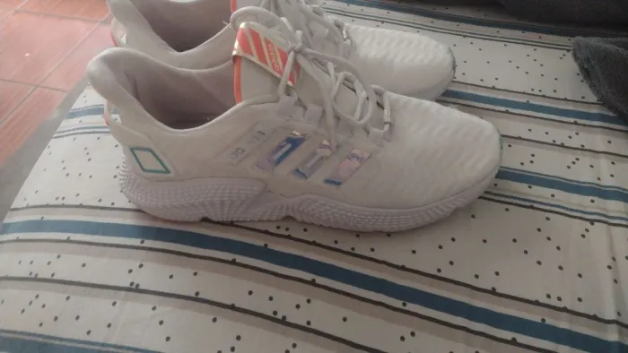 Tênis Adidas