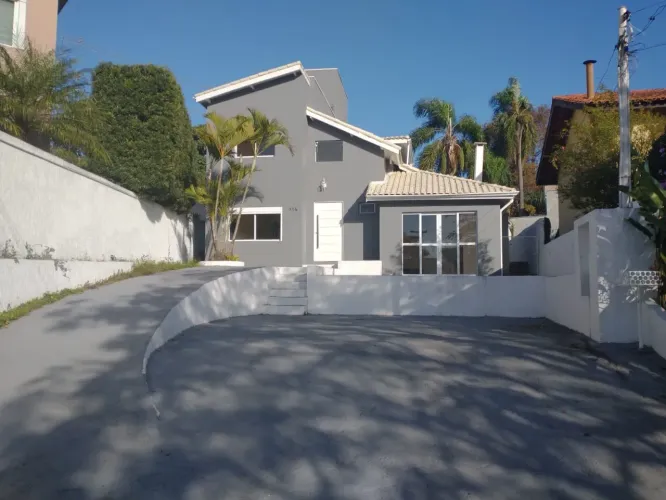 Casa a venda na Granja Viana Condominio Jardim das Flores