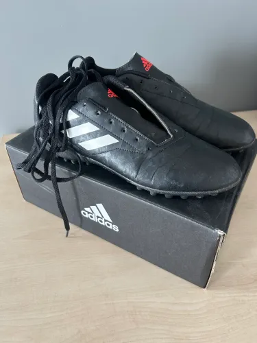 Chuteira Adidas semi nova