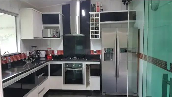 Caldas Novas, Casa de alto padrão, 4 Quartos. (Condomínio Fechado)