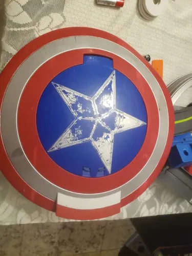 Brinquedo Escudo capitão América lança discos.