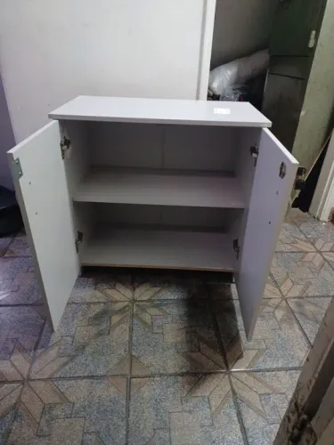 Armário de escritórios baixo com as portas de abrir.( NOVO )