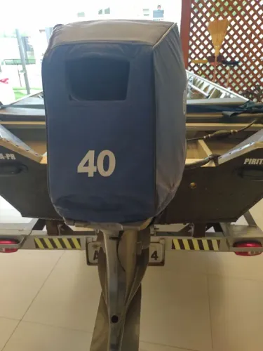 Barco borda alta e prataformado