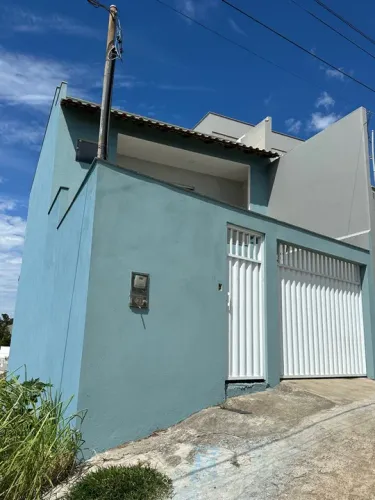 Bela Casa com 3 quartos,em Santos Dumont.
