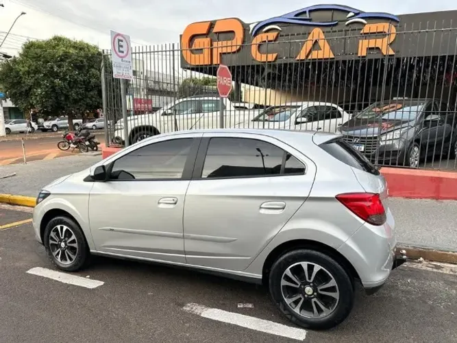 Chevrolet Onix Hatch LTZ 1.4 8V Flex Power Aut. 4P 2015