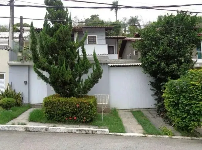 Casa Duplex em Condomínio na Freguesia!!