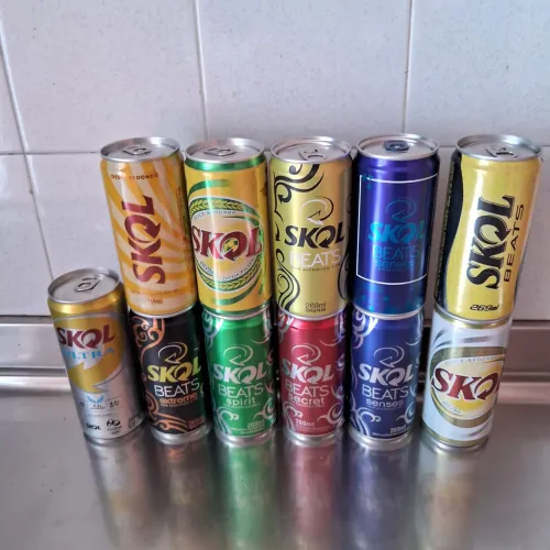 Lote c 11 latas antigas de cerveja Skol - item de colecionador 