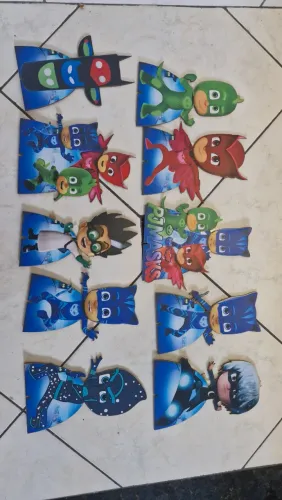decoração Festa de Aniversário 3 personagens grandes de + ou - 60 cm e 10  pequenos 20cm 