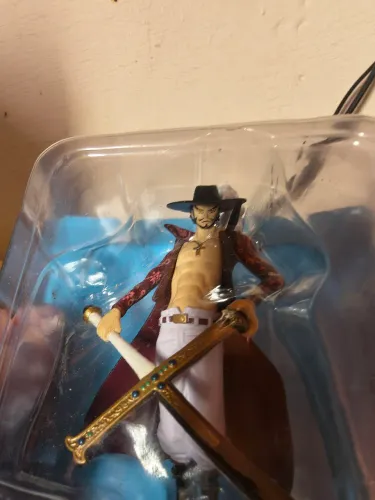 Action figure One piece drácula.mihawk salvat n.8