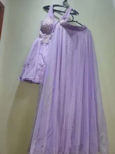 Vestido lilás de festa