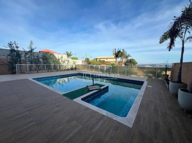 Casa com 4 Dormitórios, sendo 2 suítes à Venda em Condomínio localizado em Atibaia, SP