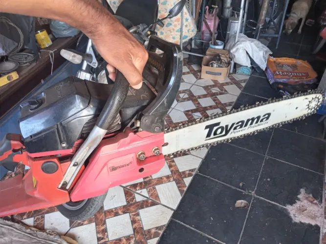 Motosserra Toyama