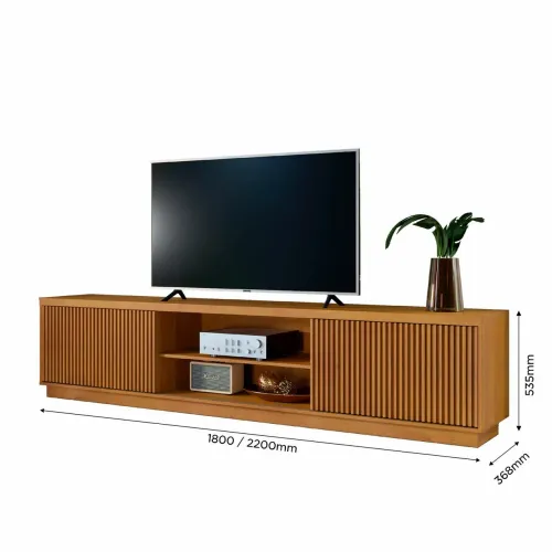 Rack de TV com portas ripadas