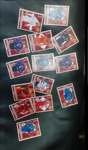 LOTE DE Figurinhas copa catar 2022 com legends inclusas 
