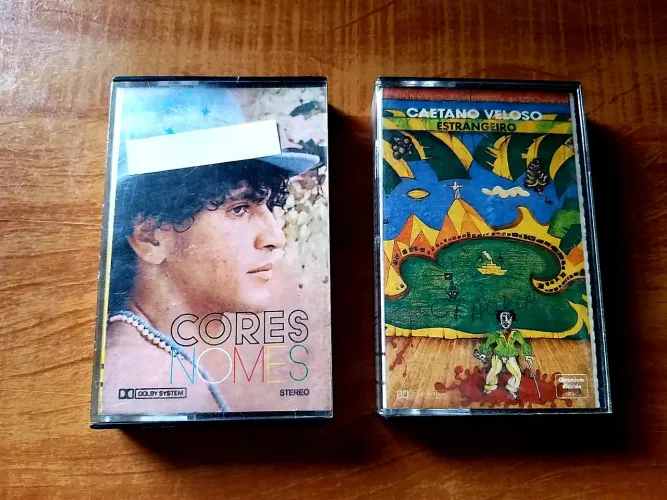Kit 2 Fitas Cassetes Caetano Veloso - Estrangeiro e Cores & Nomes