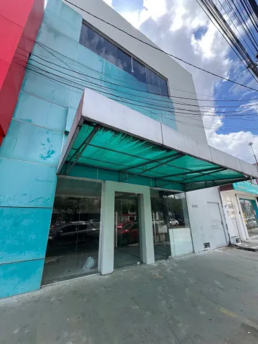 Ponto comercial disponível para locação na Av. Ville Roy
