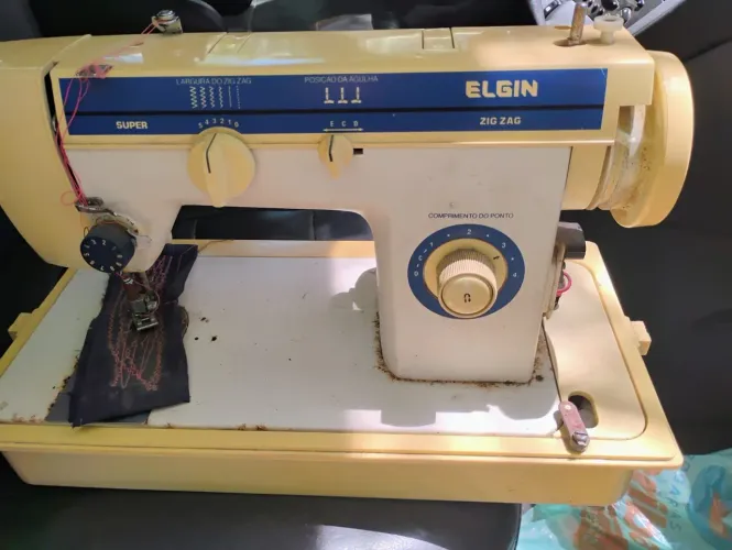 Máquina de costura Elgin super Zig Zag