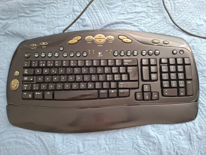 Teclado Media Keyboard Elite da Logitech NOVO com 105 teclas!