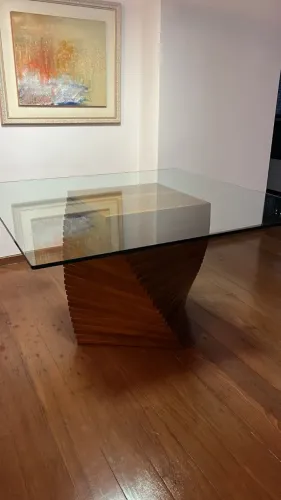 Mesa de jantar de vidro quadrada
