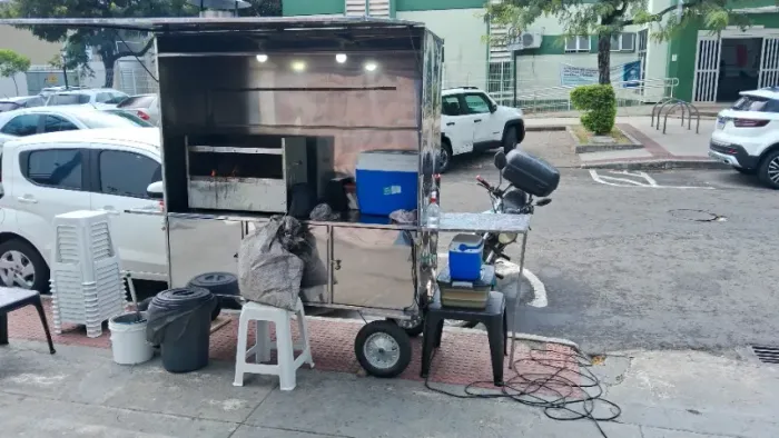 Carrinho de churrasquinho completo