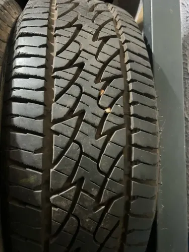 Pneu 205/60/16 Bridgestone  90 % Vida Util.