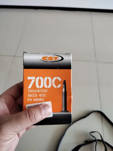 Par Câmaras CST Pneu 700C Speed