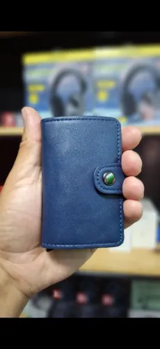 Mini carteira antefurto com tecnologia RFID suporta até 6 cartões