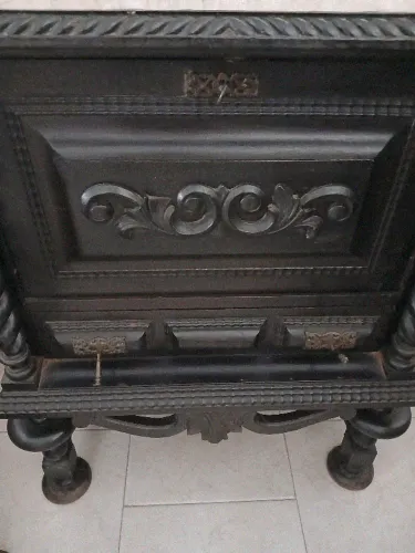 Lindo armário/bar - antigo - estilo Manuelino 