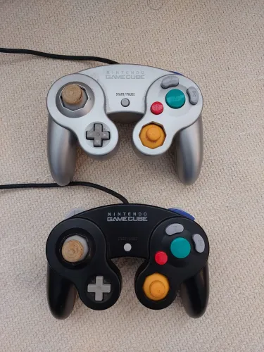 Kit 2 Controles Nintendo GameCube - Originais e usados
