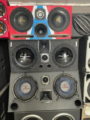 Caixas trio 