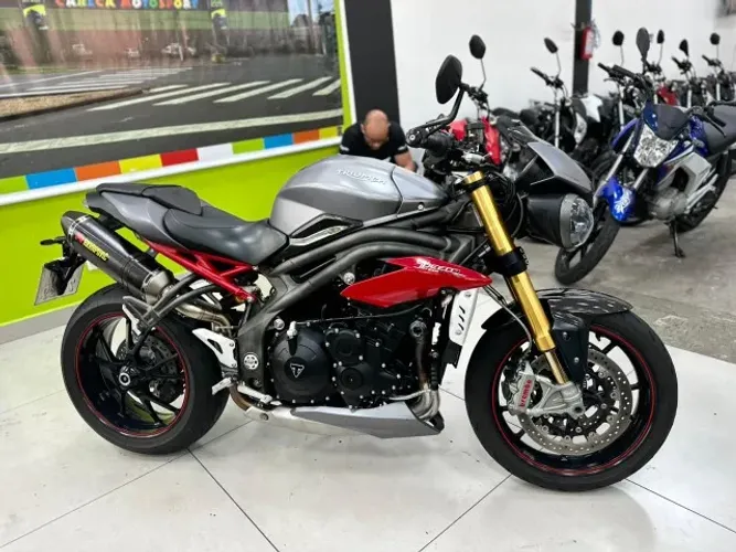 Triumph Speed Triple 1050R 2017 / 22.897 KM