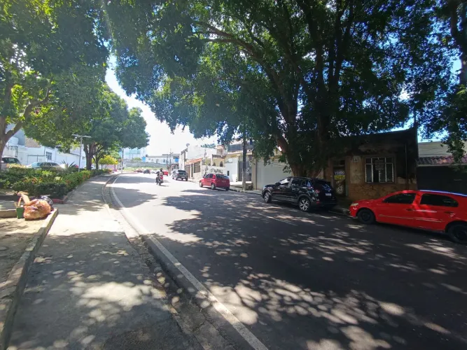 //Vendo terreno com 350 M2 na Praça Santos Dumont - Centro