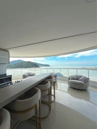 APARTAMENTO - VISTA ESPETACULAR PARA O MAR ? DIFERENCIADO (Direto com proprietário).