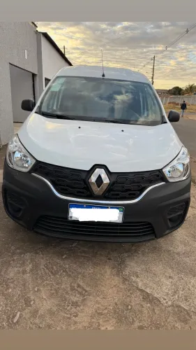 Ágio Renault Kangoo Advanced 1.6 16V Flex 2025