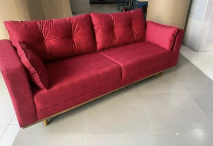 Sofá 2.20 4 lugares vermelho espuma D.28 selada pro 
