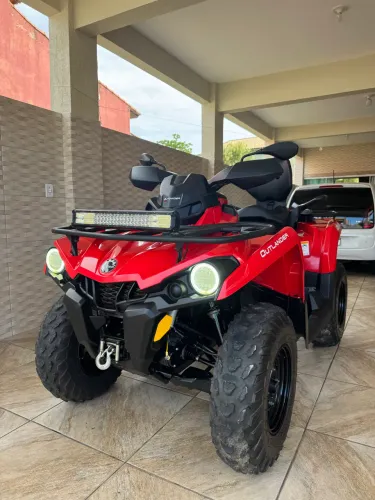 Quadriciclo can am max 570