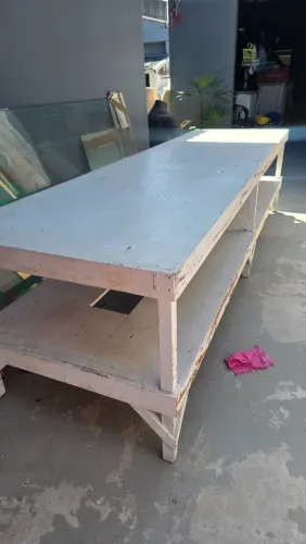 MESA DE MADEIRA MACIÇA