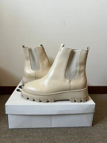 Bota Schutz Salto Medio Branco 