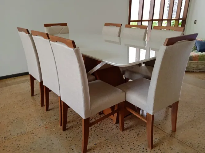 Mesa de madeira 8 lugares