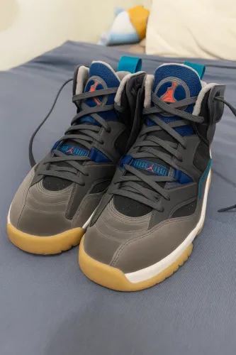 Jordan Two trey semi-novo