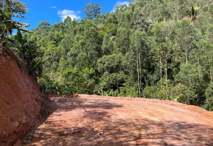 TERRENO EM SANTA TERESA 2.200 m² - OPORTUNIDADE ÚNICA A 7 KM DO CENTRO!