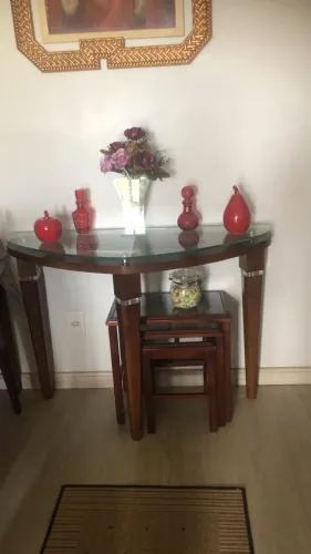 Aparador c/ 3 mesinhas