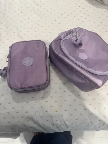 Vendo Lancheira e Estojo da marca Kipling 