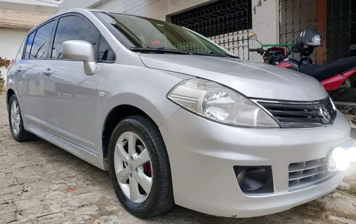 Nissan Tiida SL 1.8/1.8 Flex 16V Mec. 2012