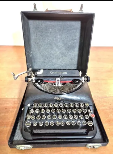 Título: Máquina de Escrever Antiga Remington Model 5 - Funcionando com Maleta Original
