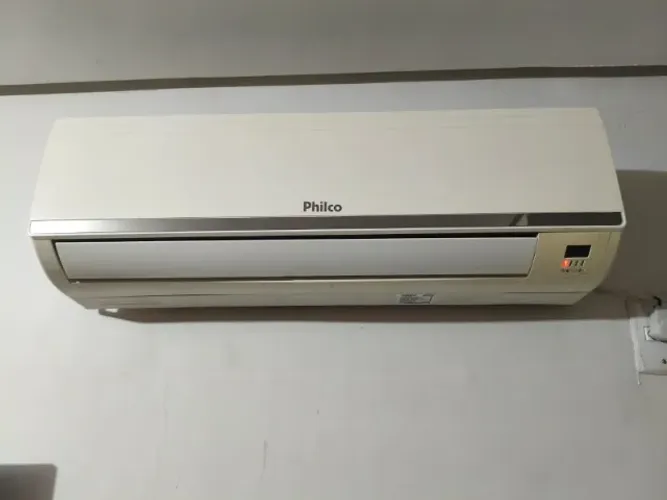 Vendo ar condicionado em ótimas condições de uso( motivo: mudança).