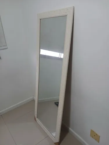 Espelho com moldura